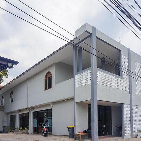 红多兹Plus酒店@卡尔帕塔卢 玛琅 外观 照片